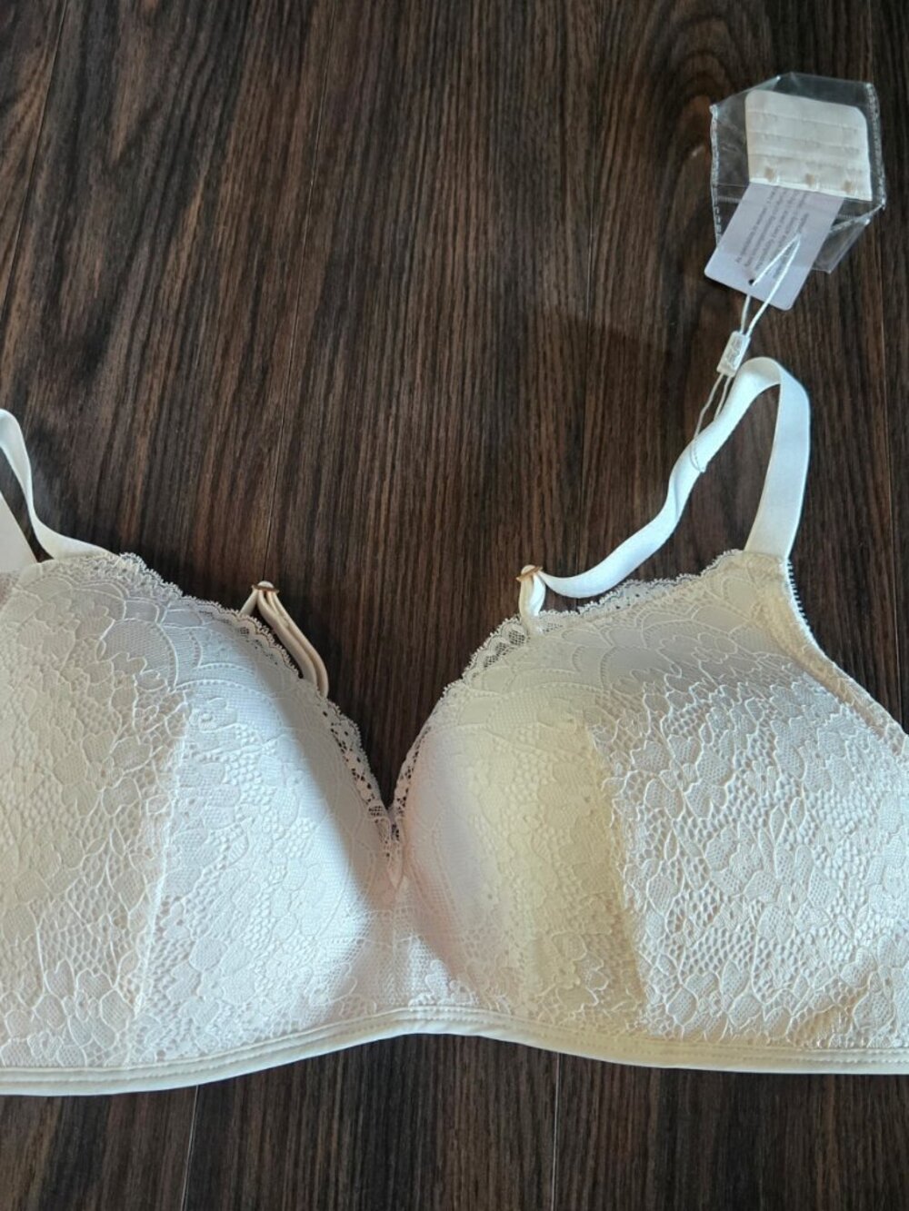 FAR-FREE Cream Floral Lace Bra NWT/SIZE 36DD